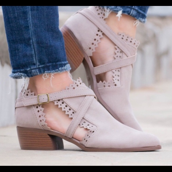 Blush pink booties! - Picture 2 of 8